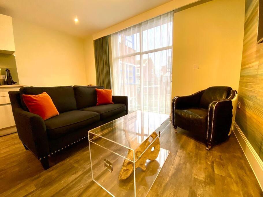 Stylish - 1 Minute Walk To Quay - Great Location - Free Parking - Fast Wifi - Smart Tv - Newly Decorated - Sleeps Up To 2! Close To & Bournemouth & Sandbanks Apartamento