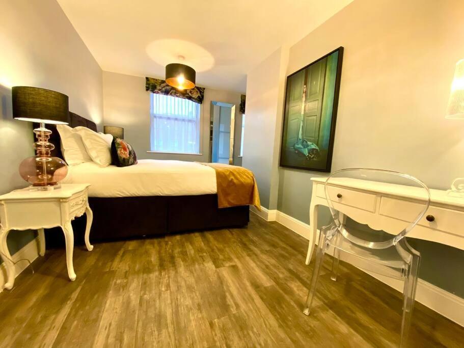 Stylish - 1 Minute Walk To Quay - Great Location - Free Parking - Fast Wifi - Smart Tv - Newly Decorated - Sleeps Up To 2! Close To & Bournemouth & Sandbanks Apartamento Poole