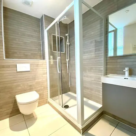 Quayside Retreat: Stylish Apartment Near Poole Quay Exterior photo
