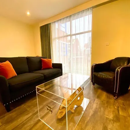 Quayside Retreat: Stylish Apartment Near Poole Quay Exterior photo