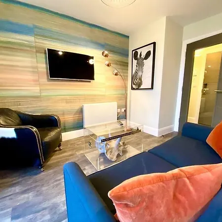 Quayside Retreat: Stylish Apartment Near Poole Quay Exterior photo