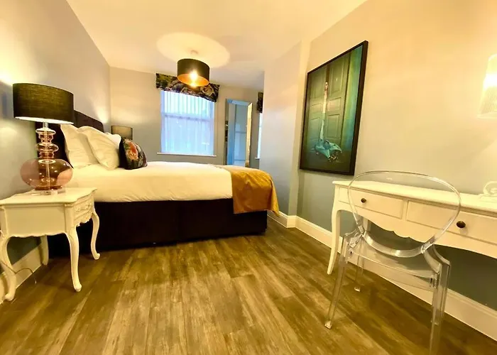 Stylish Apartment - 1 Minute Walk To Poole Quay - Great Location - Free Parking - Fast Wifi - Smart Tv - Newly Decorated - Sleeps Up To 2! Close To Poole & Bournemouth & Sandbanks